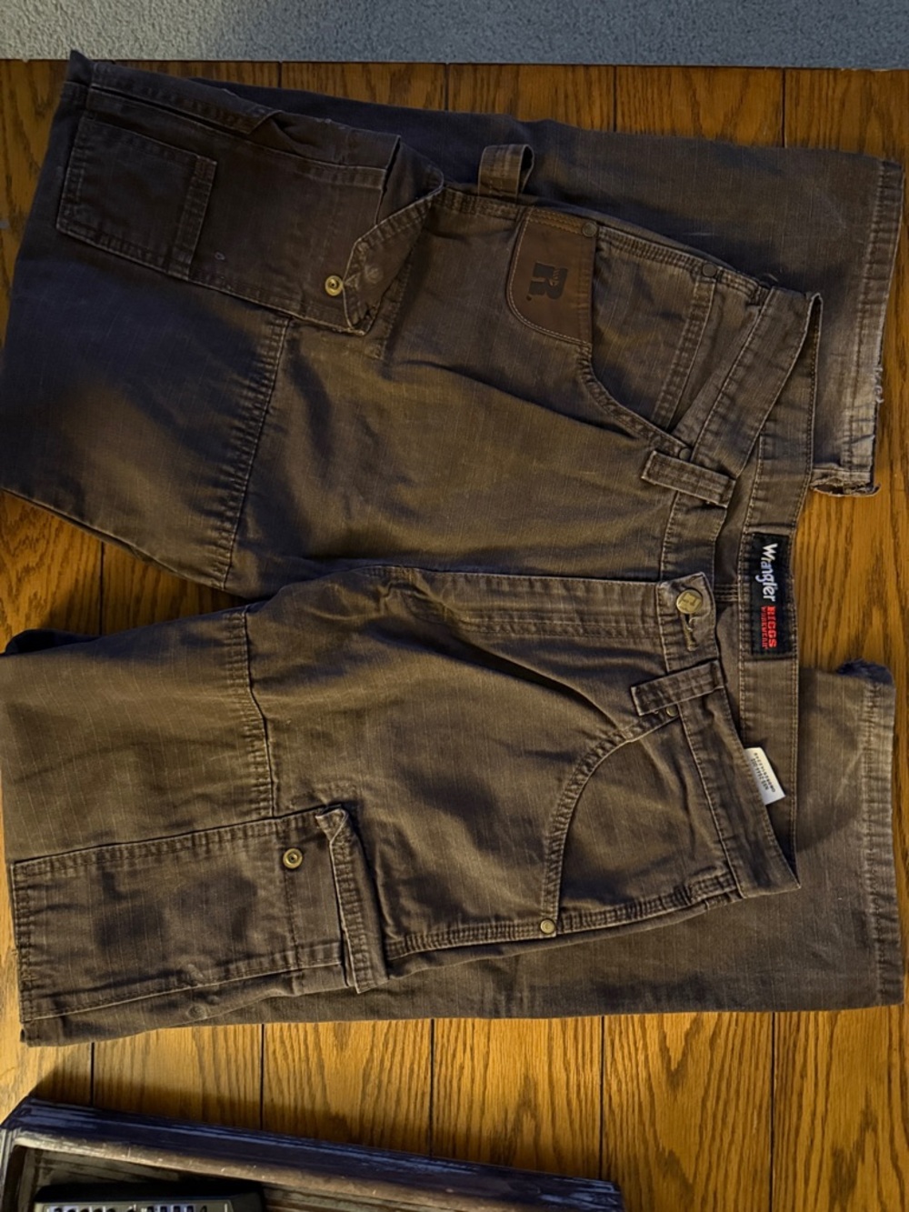 Wrangler Men’s Cargo Pants in Dark Brown